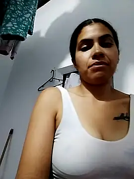 Snapshot of 02julieta chatting on October 29, 2025, 1:59 am 02julieta online show from October 29, 2025, 1:59 am