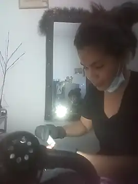 Snapshot of 02julieta chatting on December 19, 2024, 5:18 am 02julieta online show from December 19, 2024, 5:18 am