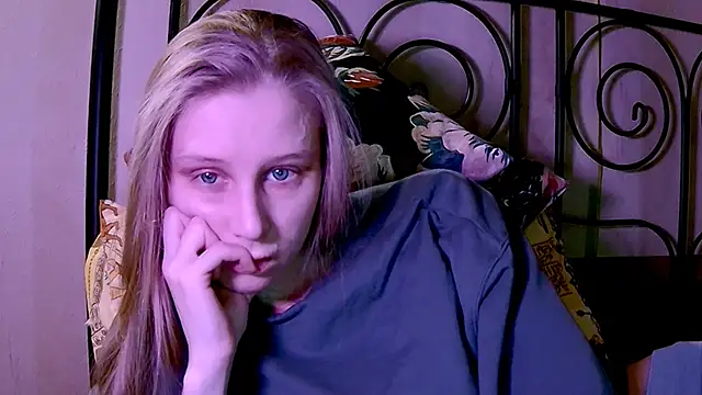 Snapshot of KatiKate chatting on January 22, 2025, 12:17 pm KatiKate online show from January 22, 2025, 12:17 pm
