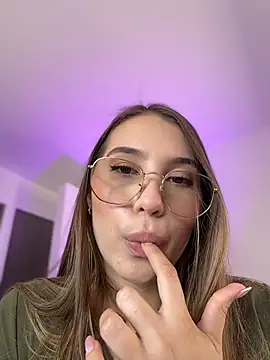 Snapshot of SophieRaily_ chatting on November 14, 2025, 6:44 pm SophieRaily online show from November 14, 2025, 6:44 pm