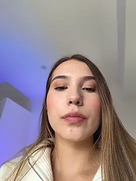 Snapshot of SophieRaily_ chatting on November 10, 2025, 6:02 pm SophieRaily online show from November 10, 2025, 6:02 pm