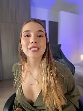 SophieRaily  online show from January 12, 2026, 8:58 pm