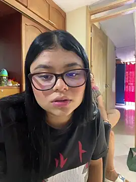 Snapshot of alissonfernandez_ chatting on October 18, 2025, 4:31 pm alissonfernandez online show from October 18, 2025, 4:31 pm