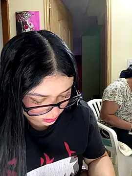 Snapshot of alissonfernandez_ chatting on November 13, 2025, 10:13 pm alissonfernandez online show from November 13, 2025, 10:13 pm