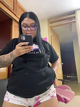 Snapshot of alissonfernandez_ chatting on October 31, 2025, 12:51 am alissonfernandez online show from October 31, 2025, 12:51 am