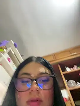 alissonfernandez  online show from January 17, 2026, 10:35 pm