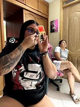 Snapshot of alissonfernandez_ chatting on October 25, 2025, 8:42 pm alissonfernandez online show from October 25, 2025, 8:42 pm