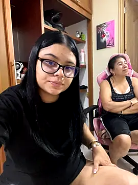 Snapshot of alissonfernandez_ chatting on October 27, 2025, 5:47 pm alissonfernandez online show from October 27, 2025, 5:47 pm