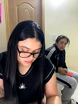 Snapshot of alissonfernandez_ chatting on November 17, 2025, 11:42 pm alissonfernandez online show from November 17, 2025, 11:42 pm