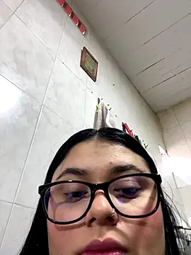 Snapshot of alissonfernandez_ chatting on October 4, 2025, 8:43 pm alissonfernandez online show from October 4, 2025, 8:43 pm