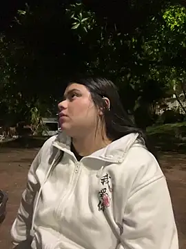 Snapshot of alissonfernandez_ chatting on March 23, 2025, 4:27 am alissonfernandez online show from March 23, 2025, 4:27 am