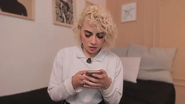 Snapshot of marian_pinzon chatting on February 17, 2026, 7:11 pm marian pinzon online show from February 17, 2026, 7:11 pm