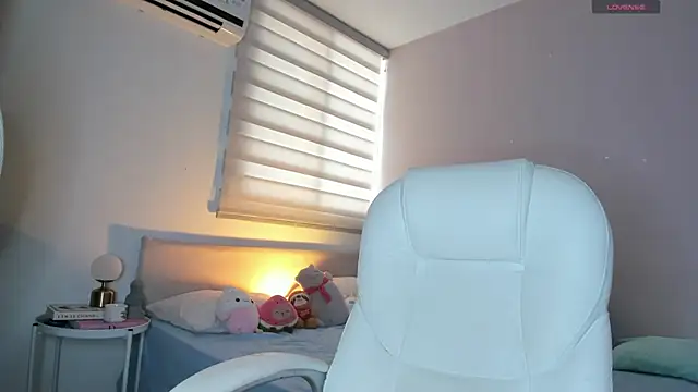 Ninamirley online show from February 19, 2026, 7:55 pm