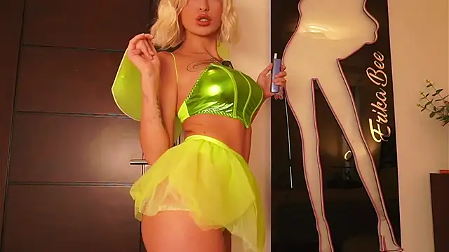 LunaMystyque online show from October 31, 2025, 8:05 pm