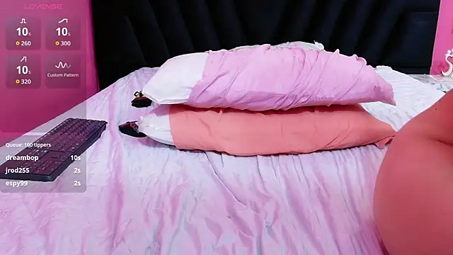 Snapshot of hornybarelylegalgirl chatting on November 3, 2025, 12:16 am hornybarelylegalgirl online show from November 3, 2025, 12:16 am