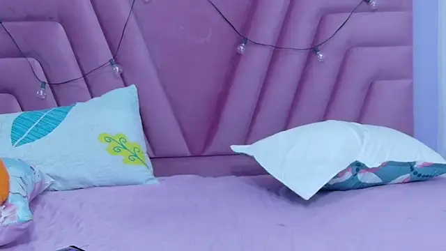 hornybarelylegalgirl online show from March 25, 2026, 12:04 pm