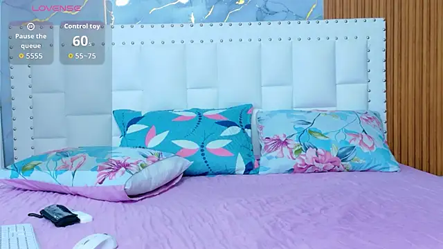 hornybarelylegalgirl online show from April 13, 2026, 12:31 pm