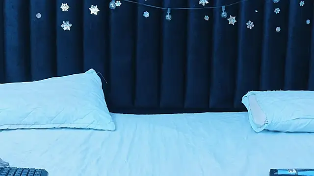 Snapshot of hornybarelylegalgirl chatting on December 14, 2025, 12:11 pm hornybarelylegalgirl online show from December 14, 2025, 12:11 pm