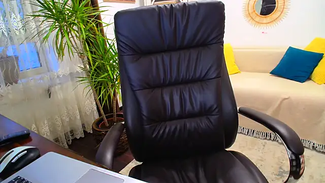 Snapshot of AmashaSiri chatting on February 6, 2025, 3:09 pm AmashaSiri online show from February 6, 2025, 3:09 pm