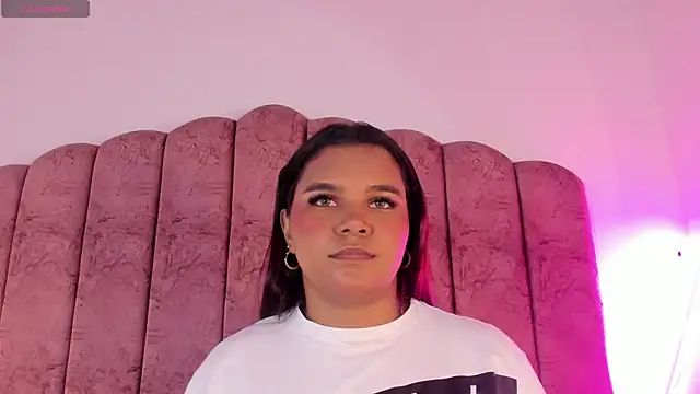 Snapshot of Carolina_Evanss chatting on December 18, 2025, 3:55 am Carolina Evanss online show from December 18, 2025, 3:55 am