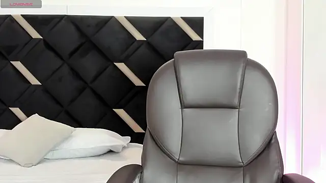 Carolina Evanss online show from April 2, 2026, 3:57 am