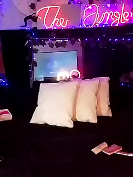 Snapshot of -Lola_Bunny chatting on March 20, 2025, 7:35 pm -Lola Bunny online show from March 20, 2025, 7:35 pm