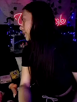 Snapshot of -Lola_Bunny chatting on March 19, 2025, 10:20 pm -Lola Bunny online show from March 19, 2025, 10:20 pm