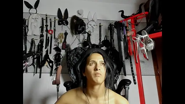 Snapshot of Evil_sammy chatting on June 19, 2026, 8:14 pm Evil sammy online show from June 19, 2026, 8:14 pm