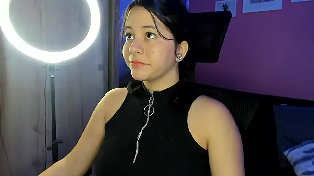 Snapshot of agnes_213 chatting on November 14, 2025, 1:15 pm agnes 213 online show from November 14, 2025, 1:15 pm