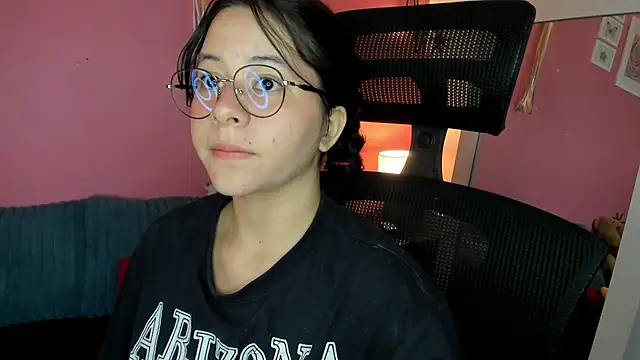 Snapshot of agnes_213 chatting on November 4, 2025, 1:04 pm agnes 213 online show from November 4, 2025, 1:04 pm