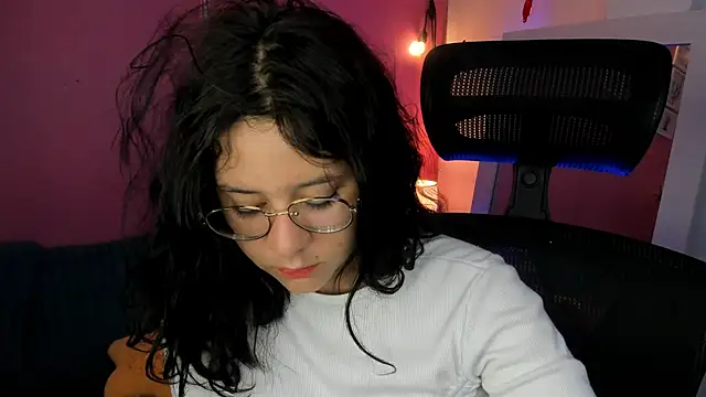 Snapshot of agnes_213 chatting on November 5, 2025, 1:36 pm agnes 213 online show from November 5, 2025, 1:36 pm