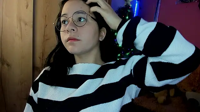 Snapshot of agnes_213 chatting on December 15, 2025, 2:01 pm agnes 213 online show from December 15, 2025, 2:01 pm