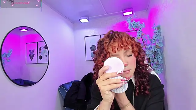 Snapshot of Theia_moon chatting on February 4, 2026, 1:17 pm Theia moon online show from February 4, 2026, 1:17 pm