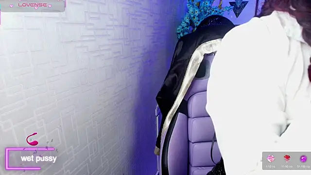 Snapshot of Theia_moon chatting on October 7, 2025, 1:12 pm Theia moon online show from October 7, 2025, 1:12 pm