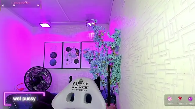 Snapshot of Theia_moon chatting on November 4, 2025, 12:42 pm Theia moon online show from November 4, 2025, 12:42 pm