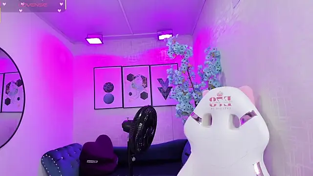 Snapshot of Theia_moon chatting on February 23, 2026, 12:39 pm Theia moon online show from February 23, 2026, 12:39 pm