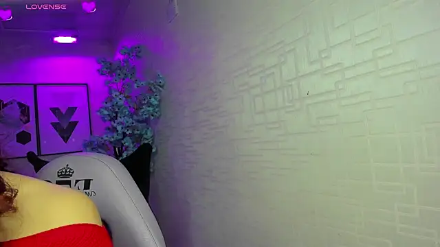 Snapshot of Theia_moon chatting on December 2, 2025, 1:13 pm Theia moon online show from December 2, 2025, 1:13 pm