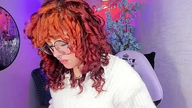 Snapshot of Theia_moon chatting on December 20, 2025, 1:36 pm Theia moon online show from December 20, 2025, 1:36 pm