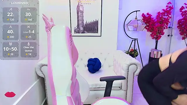 Snapshot of Theia_moon chatting on March 1, 2026, 3:50 am Theia moon online show from March 1, 2026, 3:50 am