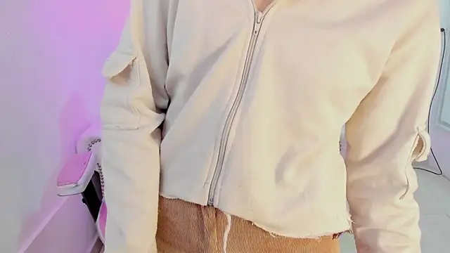 Snapshot of Theia_moon chatting on March 5, 2025, 12:33 pm Theia moon online show from March 5, 2025, 12:33 pm