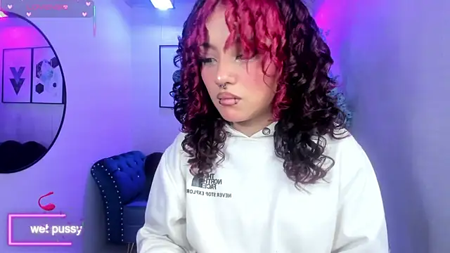 Snapshot of Theia_moon chatting on October 6, 2025, 1:34 pm Theia moon online show from October 6, 2025, 1:34 pm