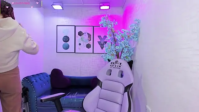 Snapshot of Theia_moon chatting on February 2, 2026, 1:21 pm Theia moon online show from February 2, 2026, 1:21 pm