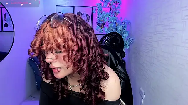 Snapshot of Theia_moon chatting on November 13, 2025, 3:27 pm Theia moon online show from November 13, 2025, 3:27 pm