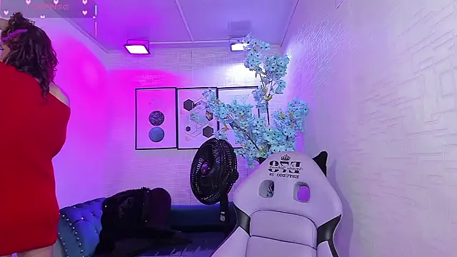 Snapshot of Theia_moon chatting on January 7, 2026, 1:16 pm Theia moon online show from January 7, 2026, 1:16 pm