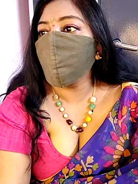 RomeoJuliet345 online show from February 6, 2026, 10:11 am