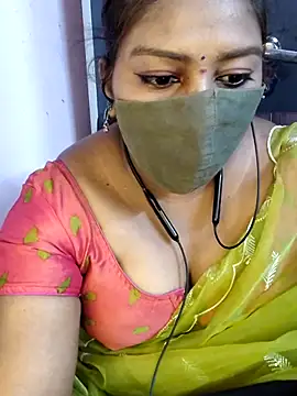 RomeoJuliet345 online show from April 18, 2026, 7:07 pm