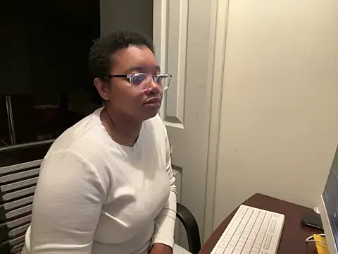 Makemymoney27 online show from February 12, 2025, 2:14 am