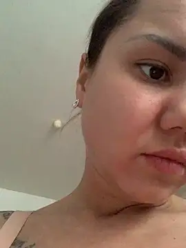 Snapshot of MiraMiss chatting on December 5, 2025, 8:02 am MiraMiss online show from December 5, 2025, 8:02 am