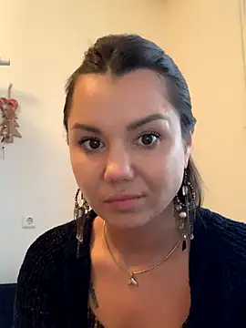 Snapshot of MiraMiss chatting on November 6, 2025, 9:24 am MiraMiss online show from November 6, 2025, 9:24 am