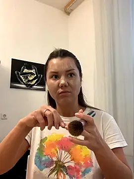 Snapshot of MiraMiss chatting on November 25, 2025, 8:25 am MiraMiss online show from November 25, 2025, 8:25 am